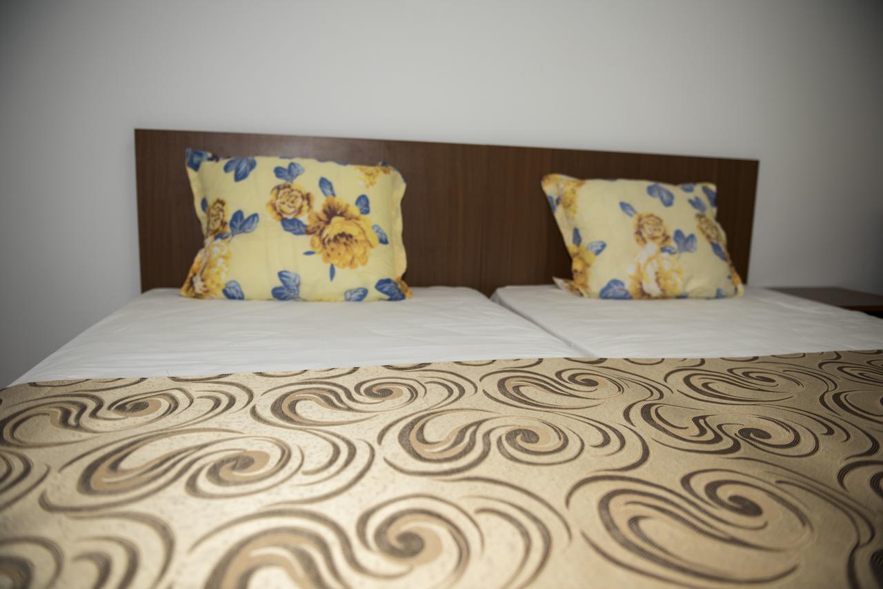 Hostel Ruxandra Focșani Bagian luar foto