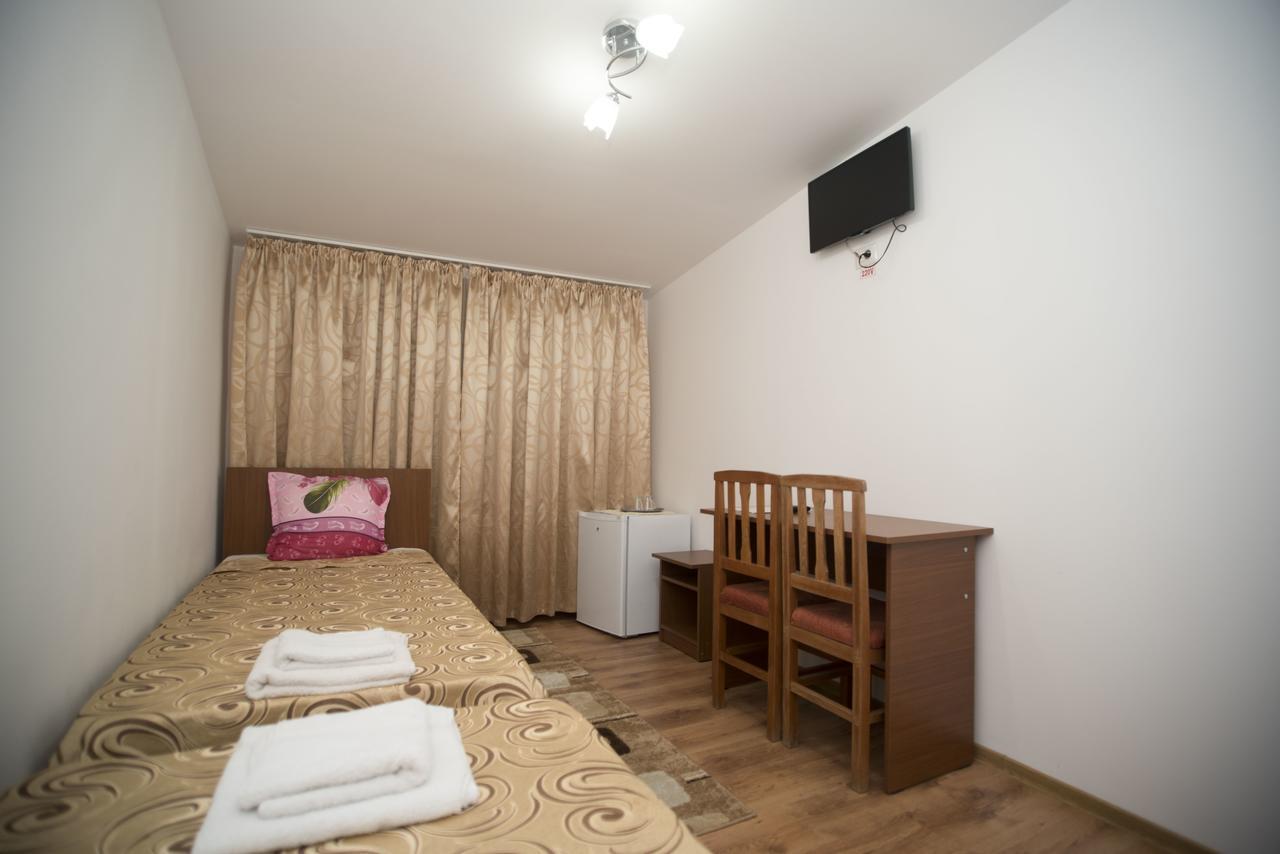 Hostel Ruxandra Focșani Bagian luar foto
