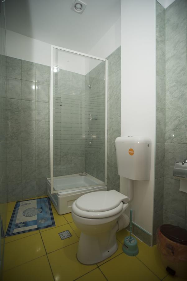 Hostel Ruxandra Focșani Bagian luar foto