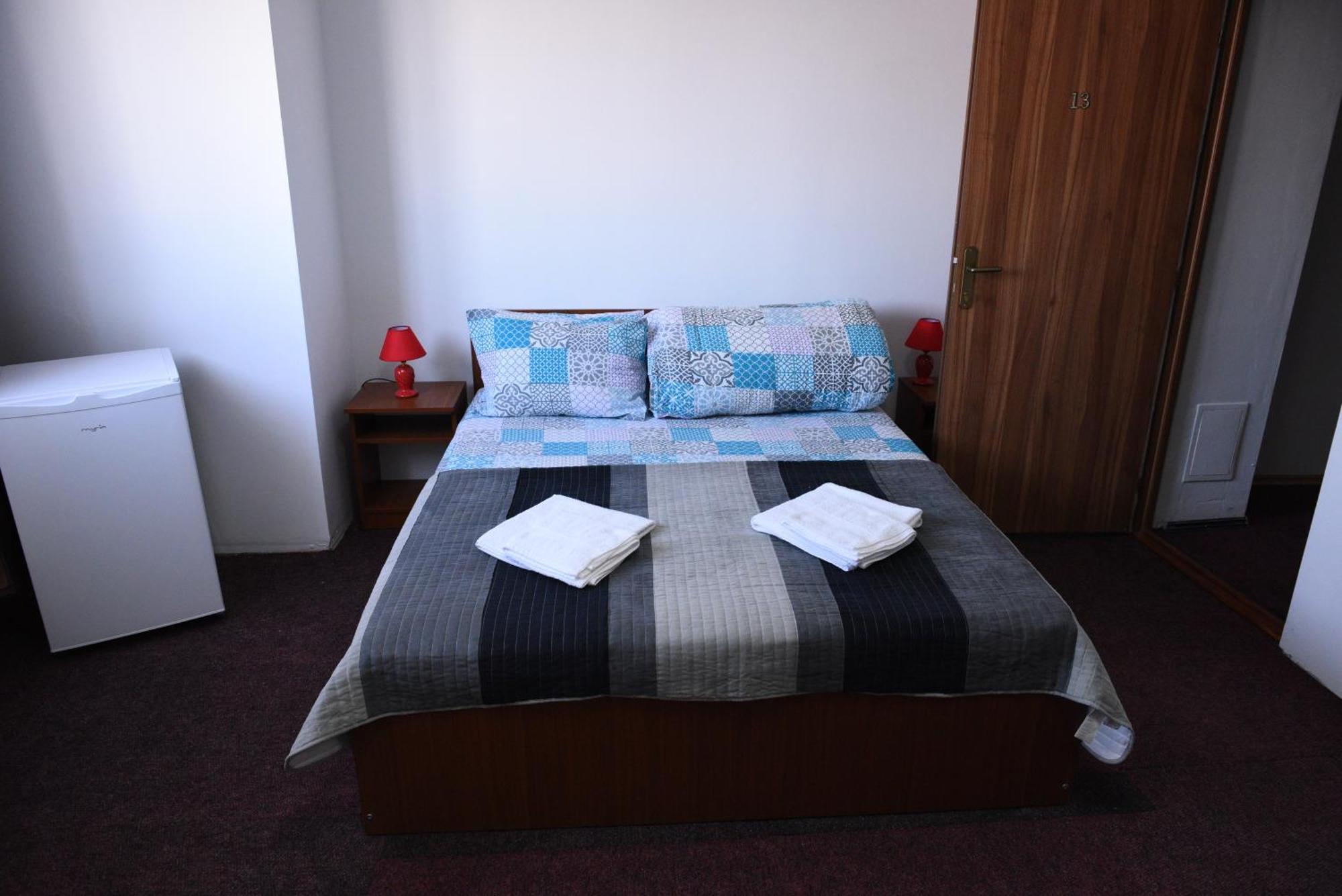 Hostel Ruxandra Focșani Bagian luar foto