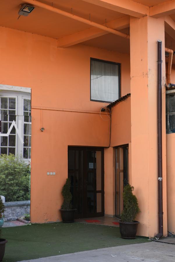 Hostel Ruxandra Focșani Bagian luar foto