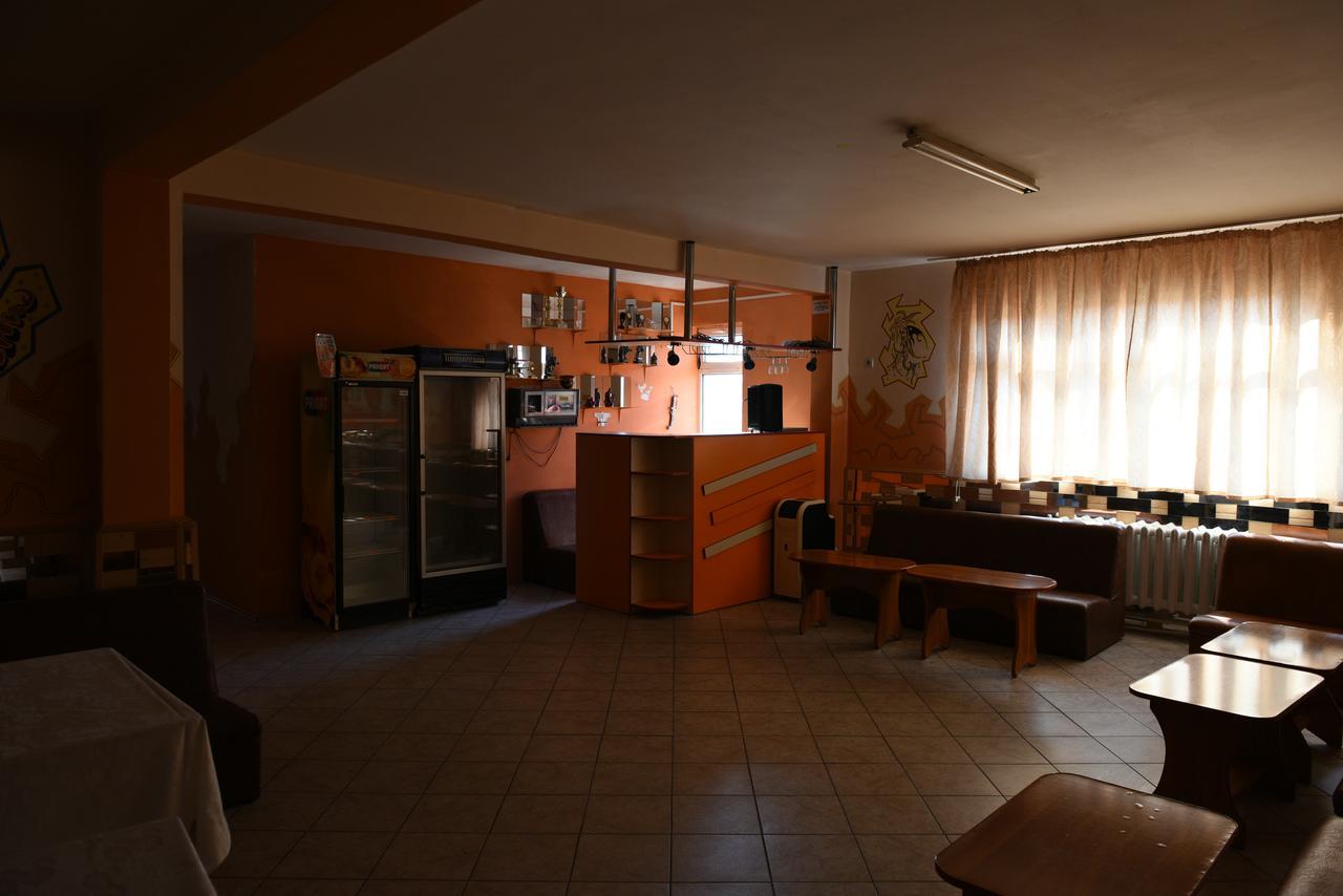 Hostel Ruxandra Focșani Bagian luar foto